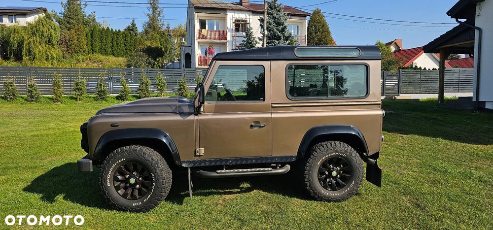 Land Rover Defender 2011 photo 3