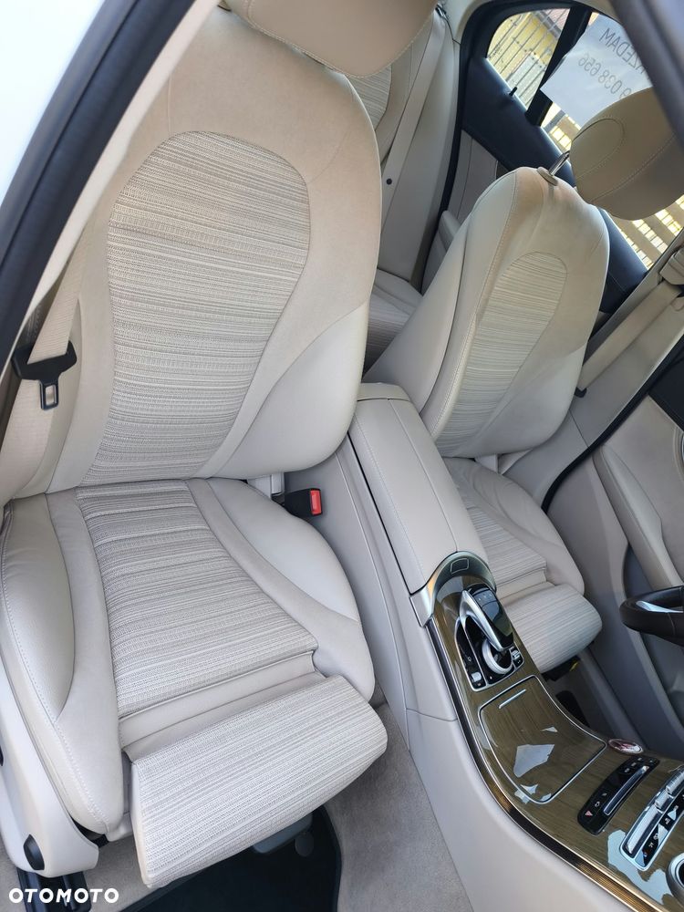 Mercedes-Benz Klasa C 200 4-Matic 7G-TRONIC - 26