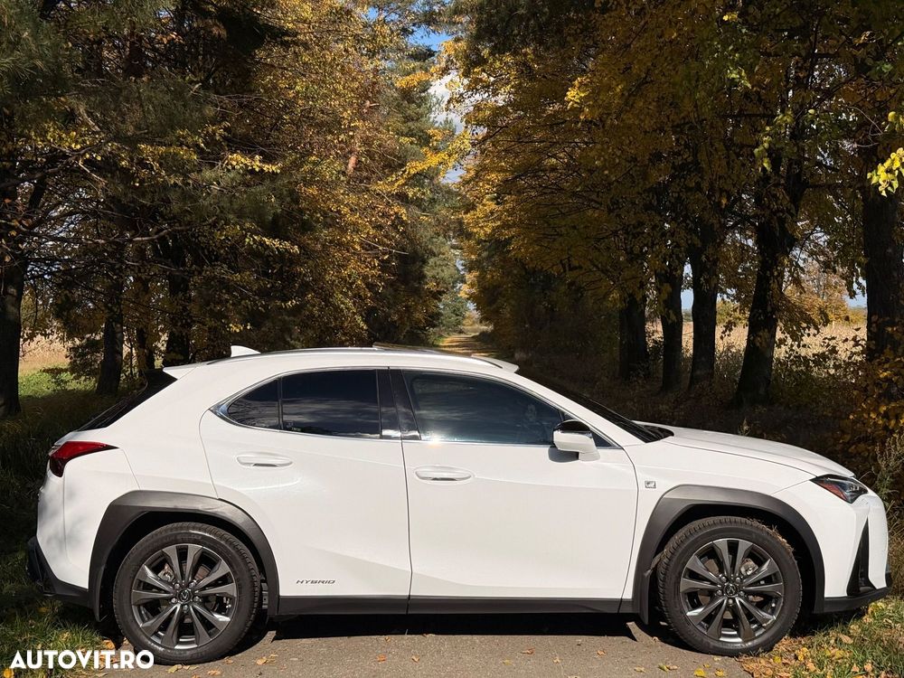 Lexus UX 250h (E-FOUR) F SPORT - 7