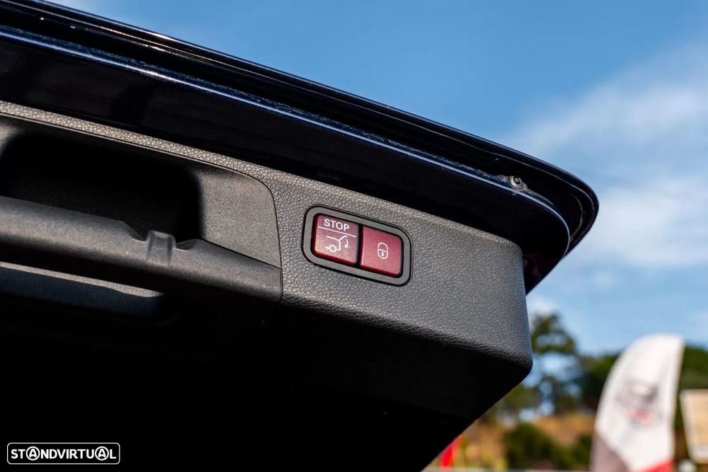 Mercedes-Benz E 300 de 4Matic T 9G-TRONIC AMG Line - 33