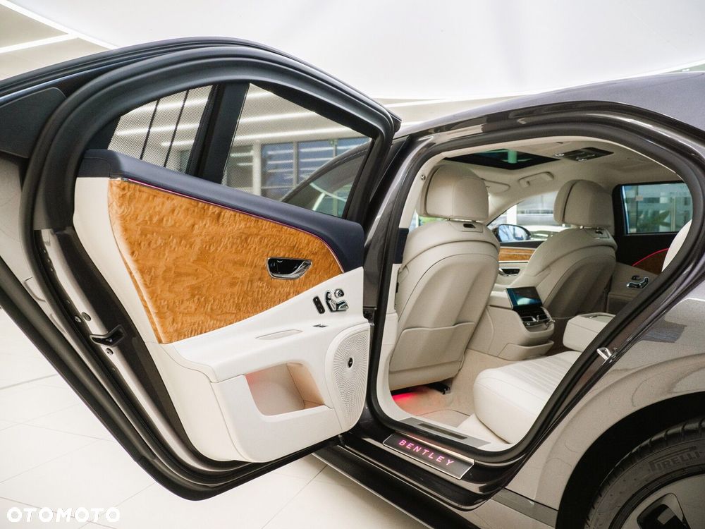 Bentley Flying Spur - 23
