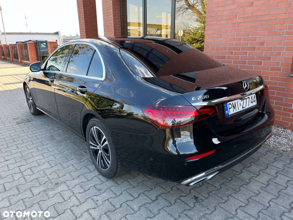 Mercedes-Benz Klasa E 200 9G-TRONIC Exclusive - 4