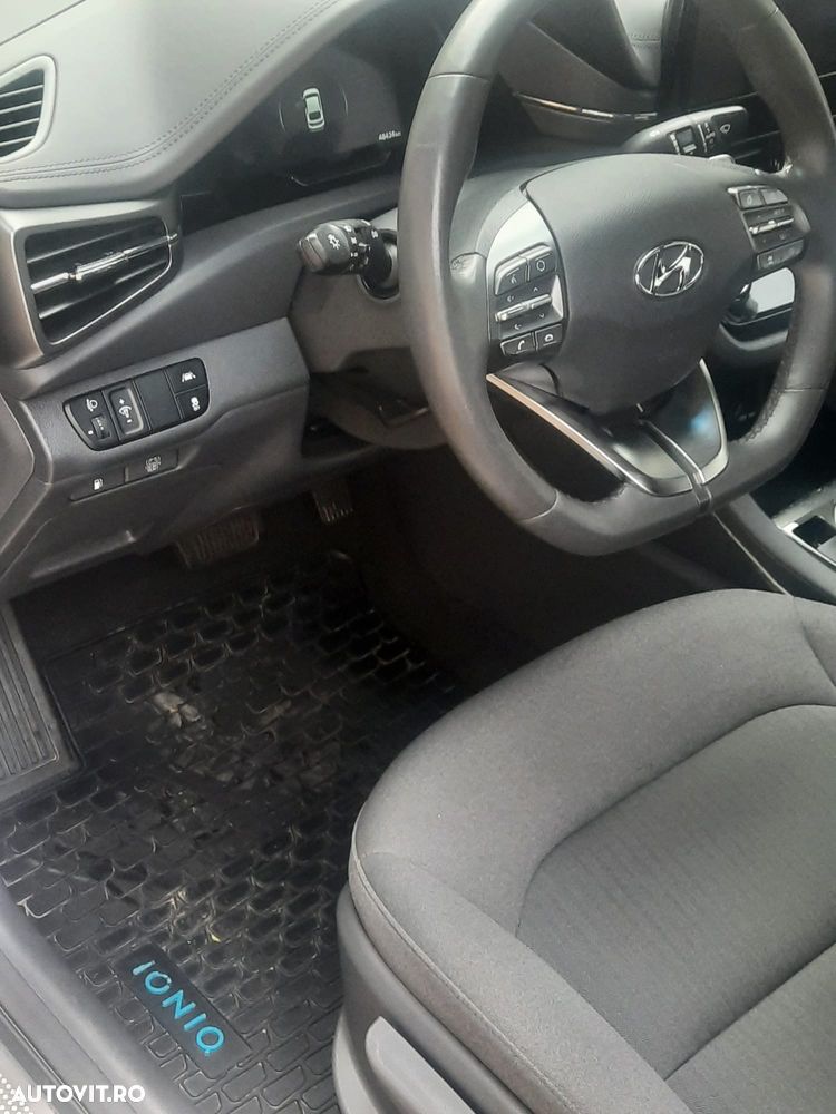 Hyundai IONIQ - 12
