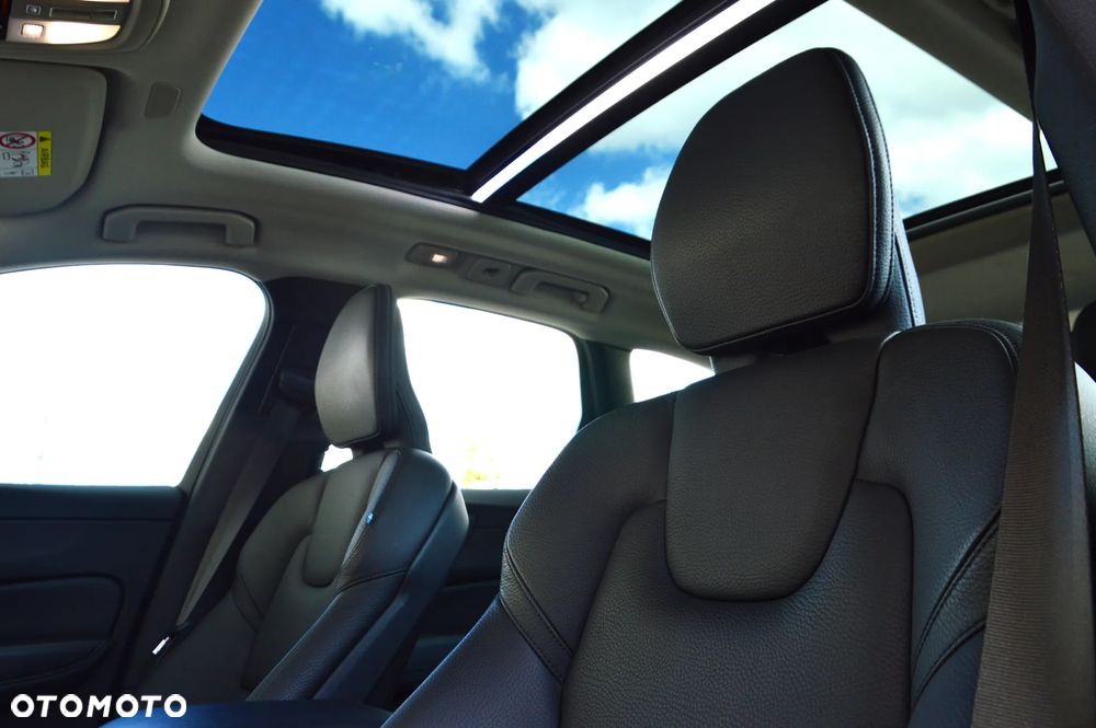 Volvo XC 60 T8 Plug-In Hybrid AWD Plus Dark - 15