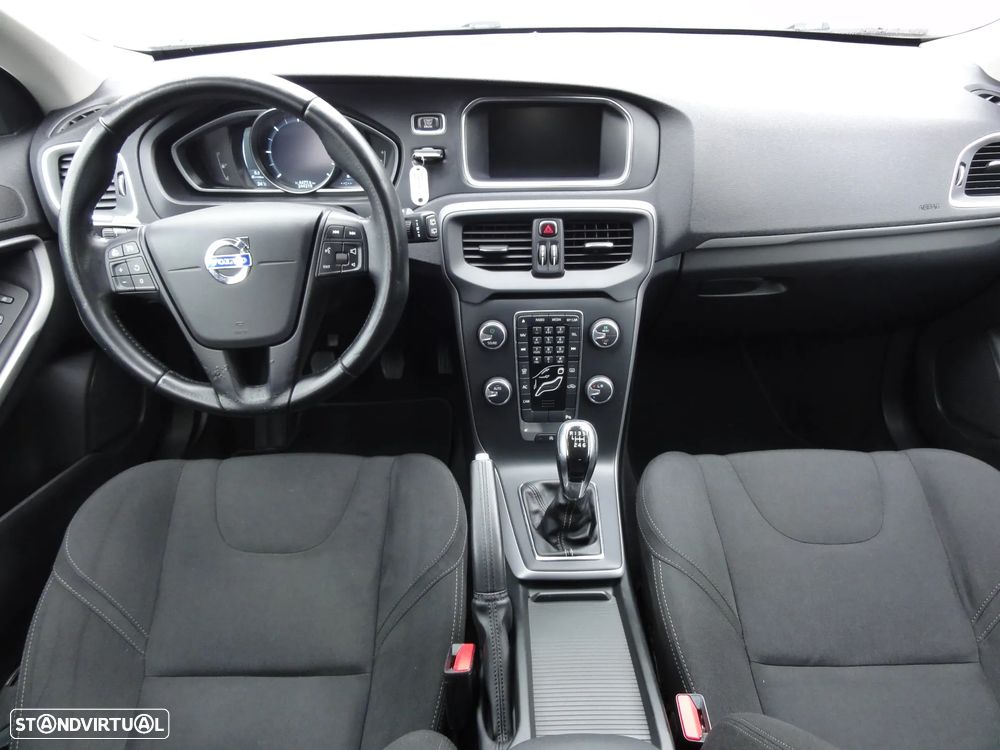 Volvo V40 D2 Momentum - 20