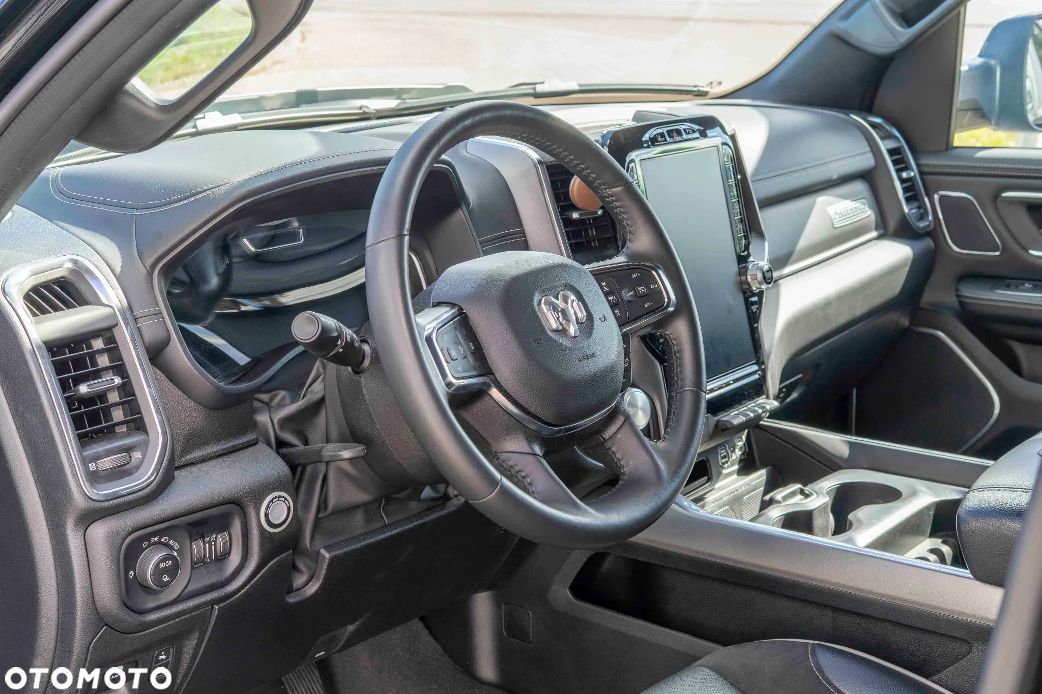 RAM 1500 5.7 Crew Cab Laramie - 7