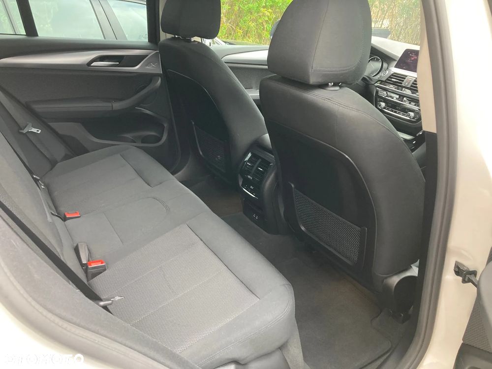 BMW X3 xDrive20d Advantage - 11
