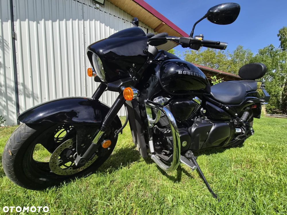 Suzuki Intruder - 1
