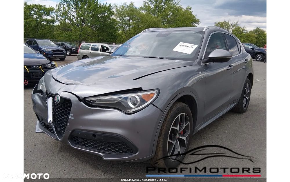 Alfa Romeo Stelvio - 1