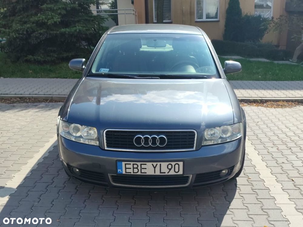 Audi A4 Limousine - 1