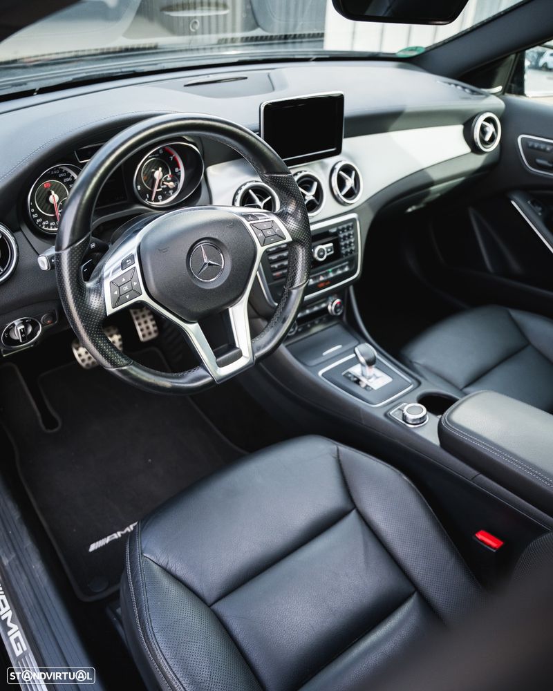 Mercedes-Benz GLA 45 AMG - 11