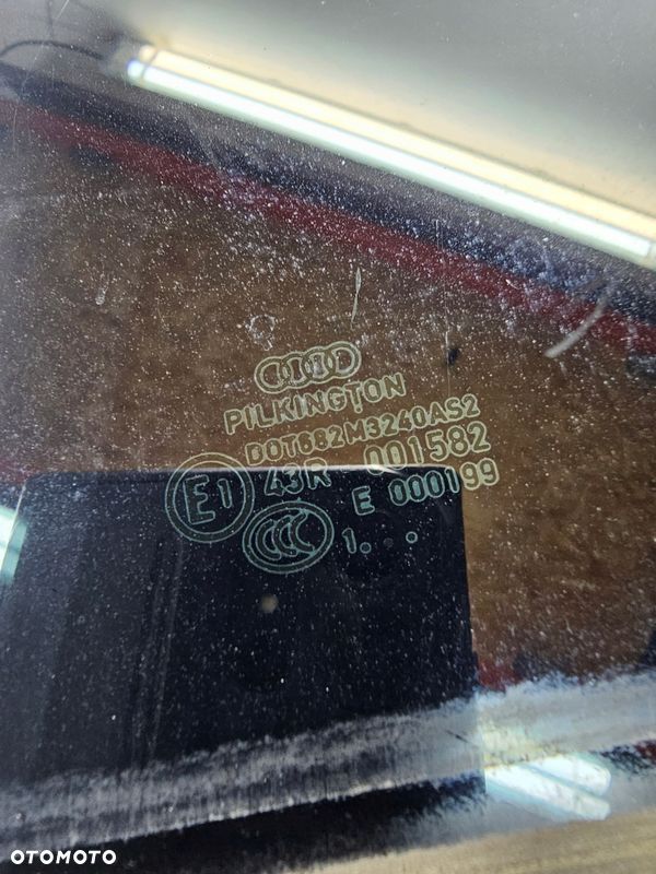 SZYBA BOCZNA DRZWI LEWY TYŁ AUDI A4 B8 SEDAN 8K5 2011 - 4