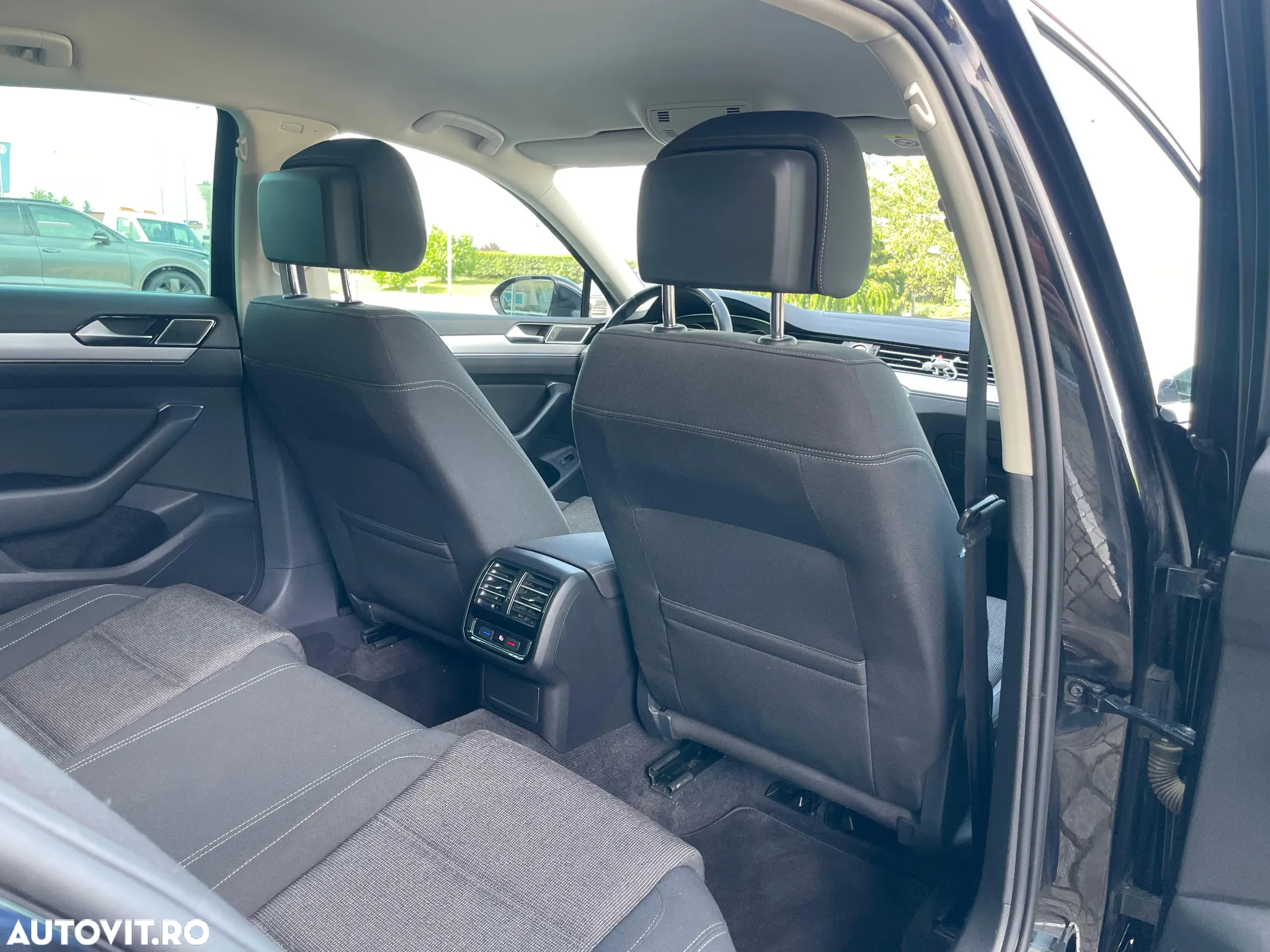 Volkswagen Passat Variant 2.0 TDI SCR Highline - 12