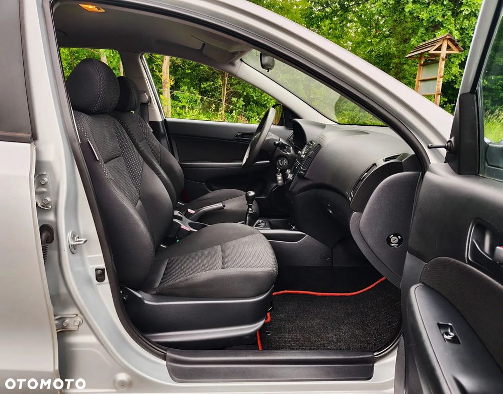 Hyundai i30 1.4 Base + - 15