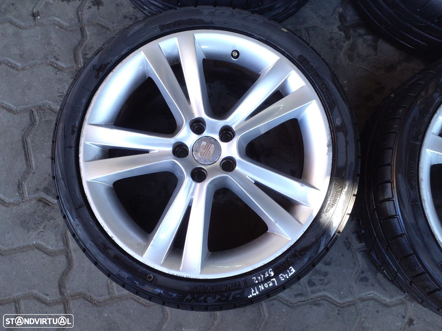 Jantes SEAT R17 com pneus 215/40 furação 5x112 - 4