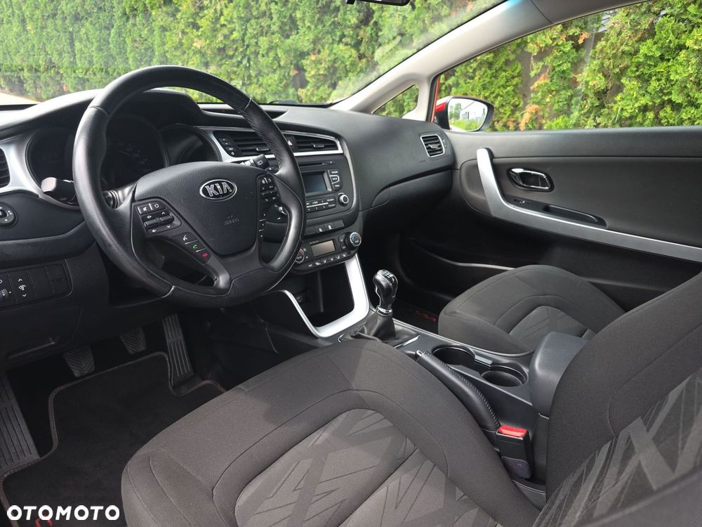 Kia Ceed - 10