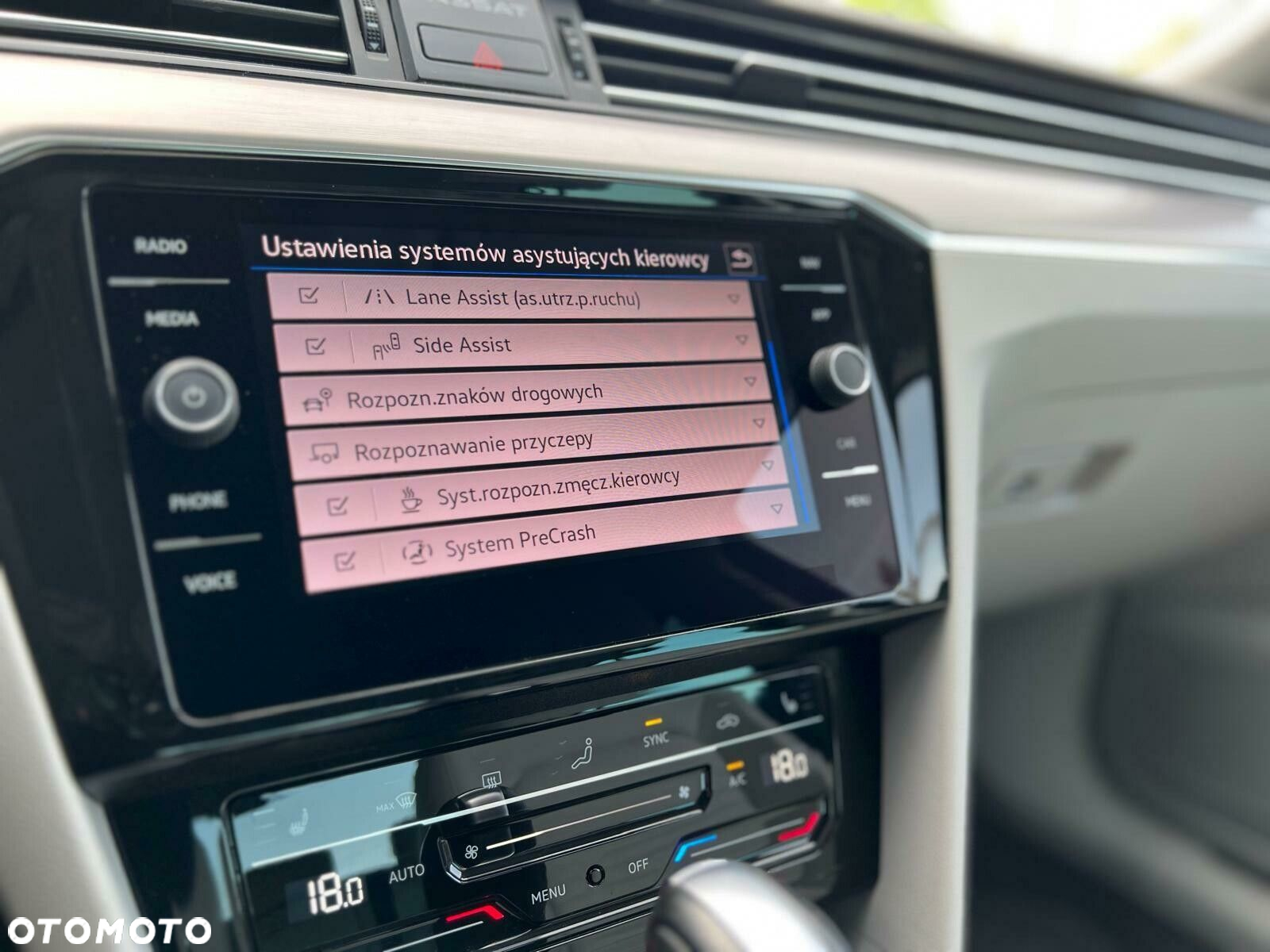 Volkswagen Passat 2.0 TSI Elegance DSG - 29