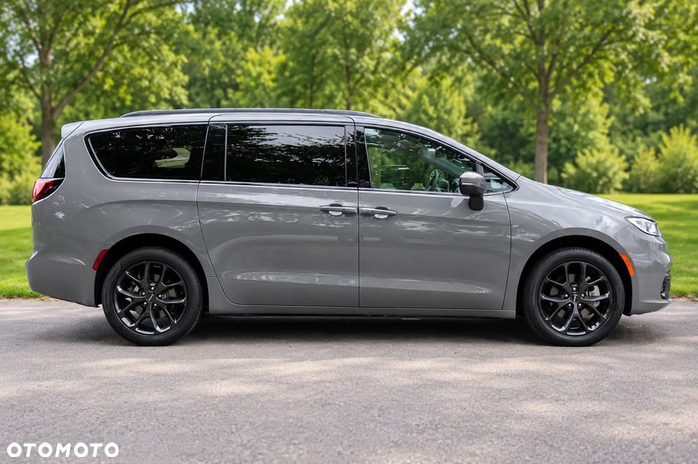 Chrysler Pacifica - 8