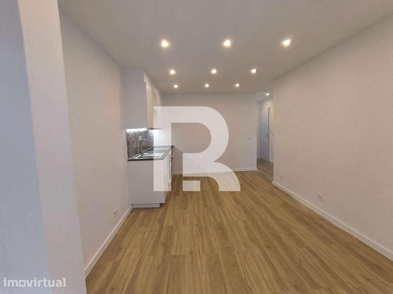 Apartamento T1+1 com Terraço totalmente remodelado em Sacavém - Grande imagem: 5/28