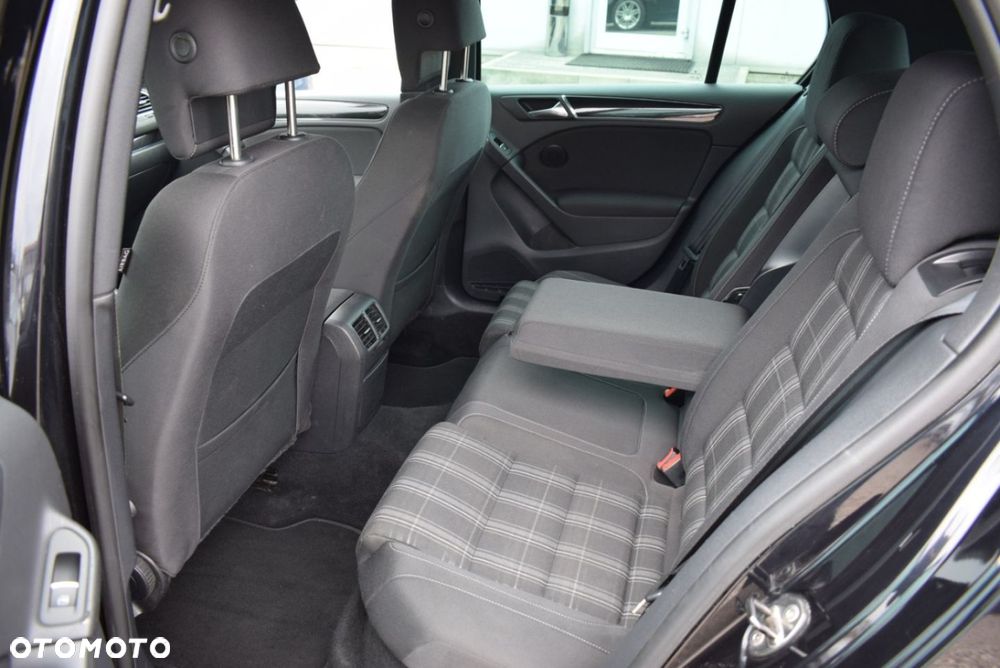 Volkswagen Golf - 18