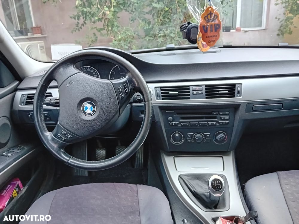 BMW Seria 3 320i Touring - 7