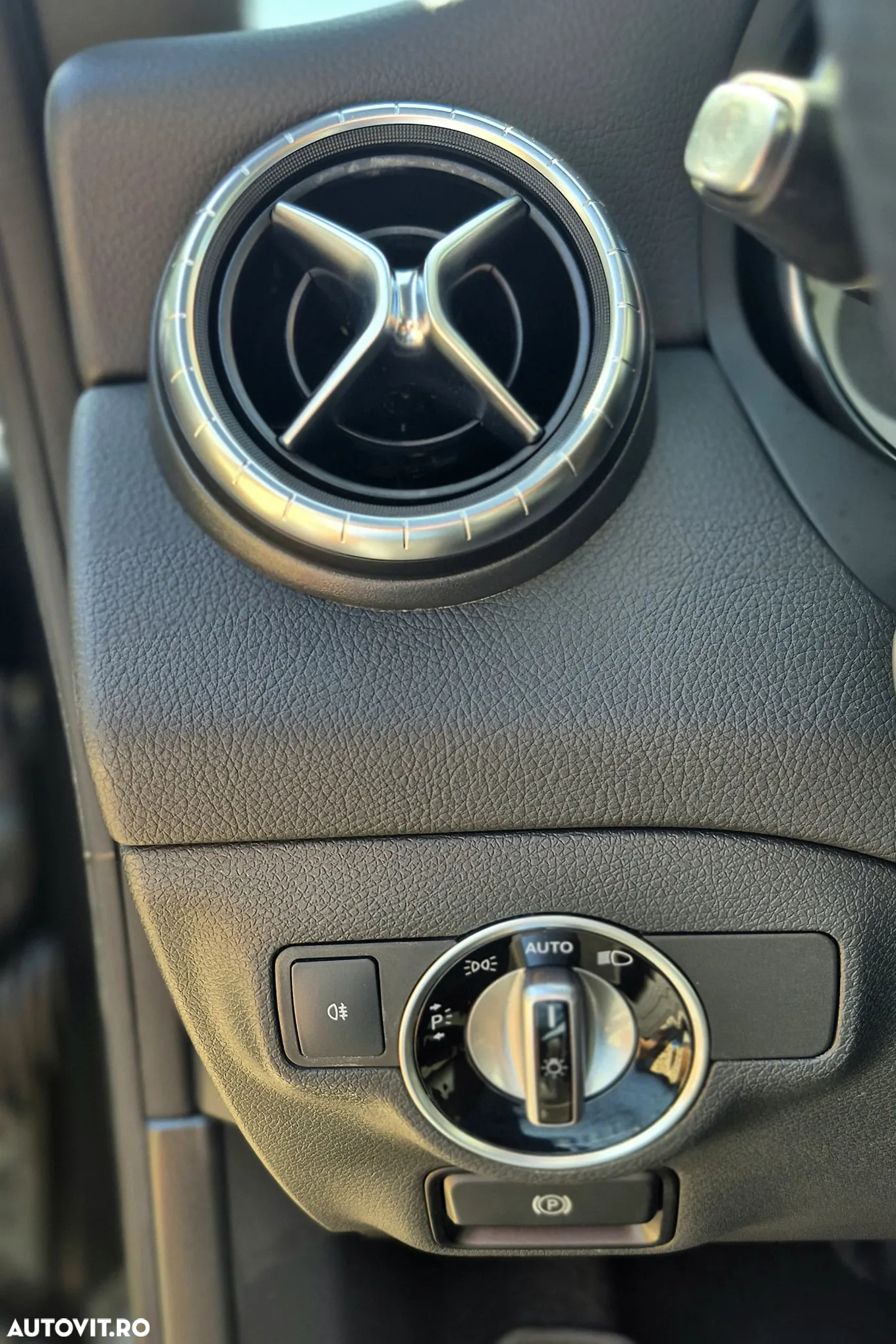 Mercedes-Benz CLA 200 d 4Matic 7G-DCT UrbanStyle Edition - 35
