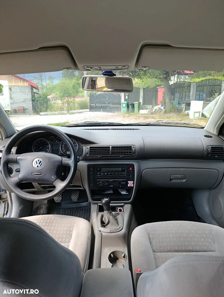 Volkswagen Passat 1.6 Comfortline - 6