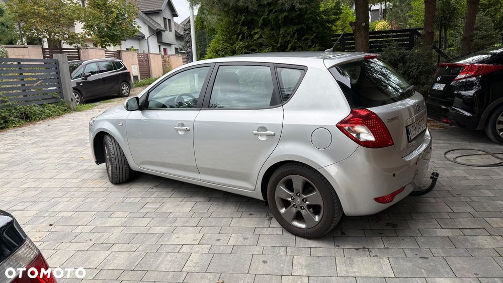 Kia Ceed 1.4 CVVT Attract - 11