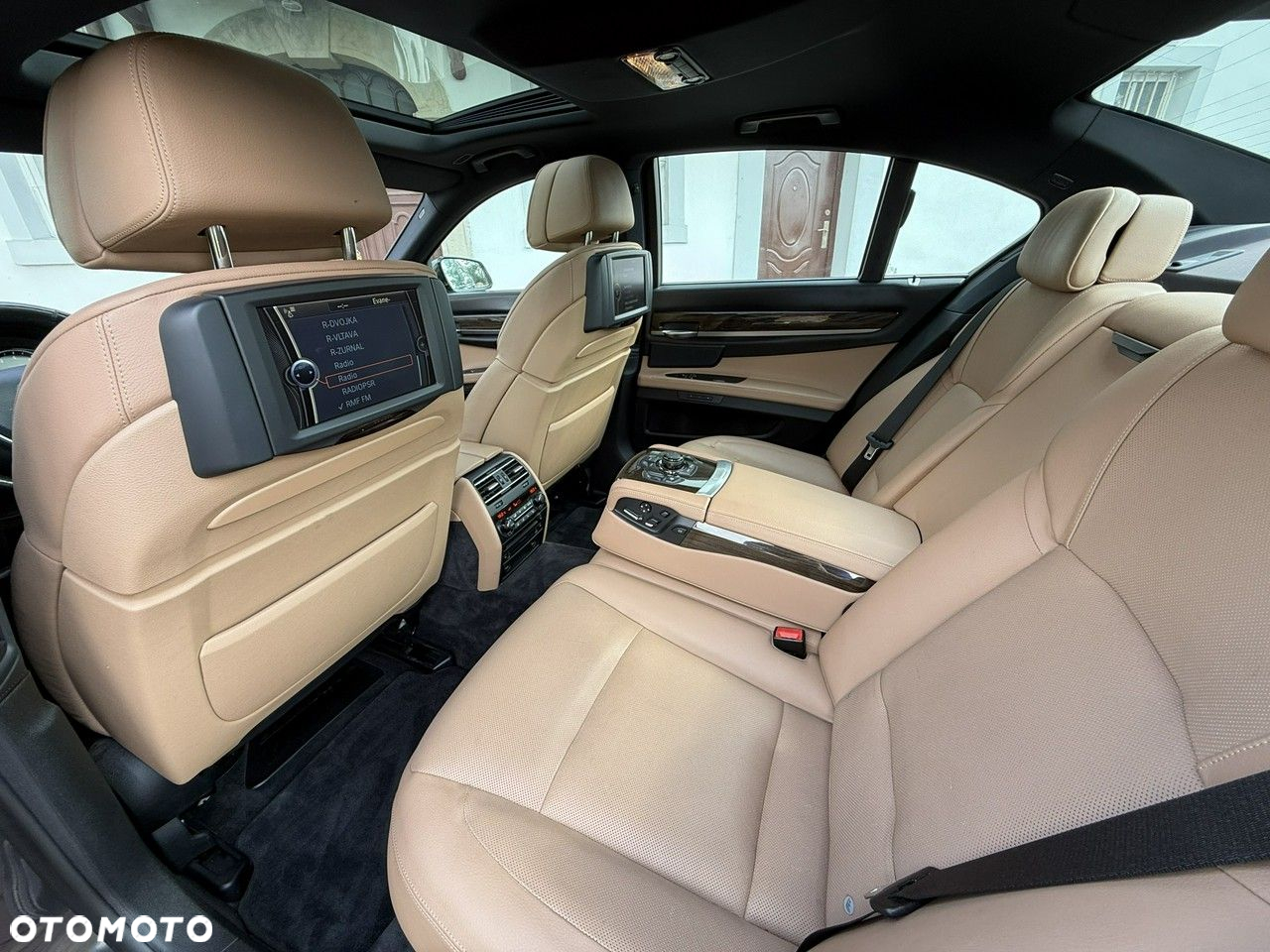 BMW Seria 7 750i - 35