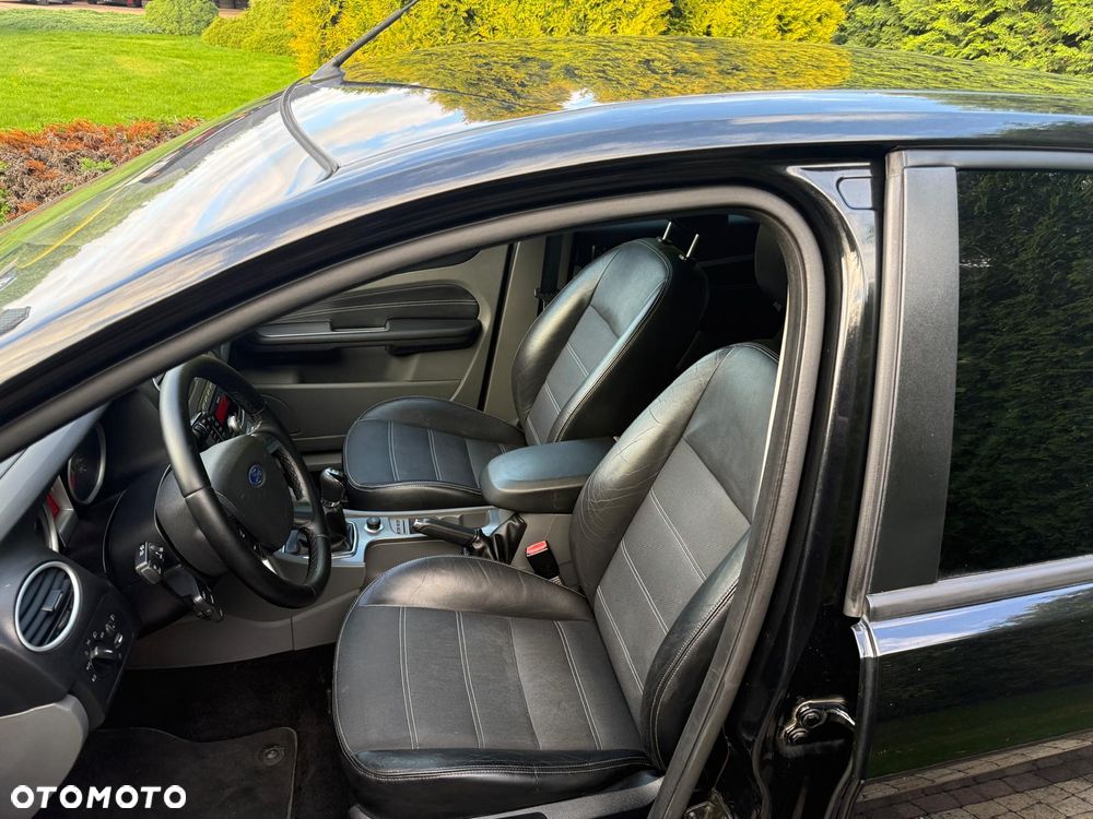 Ford Focus 2.0 Ghia - 8