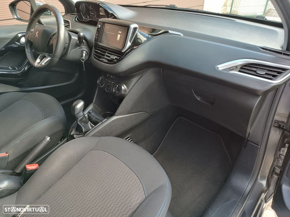 Peugeot 208 - 15
