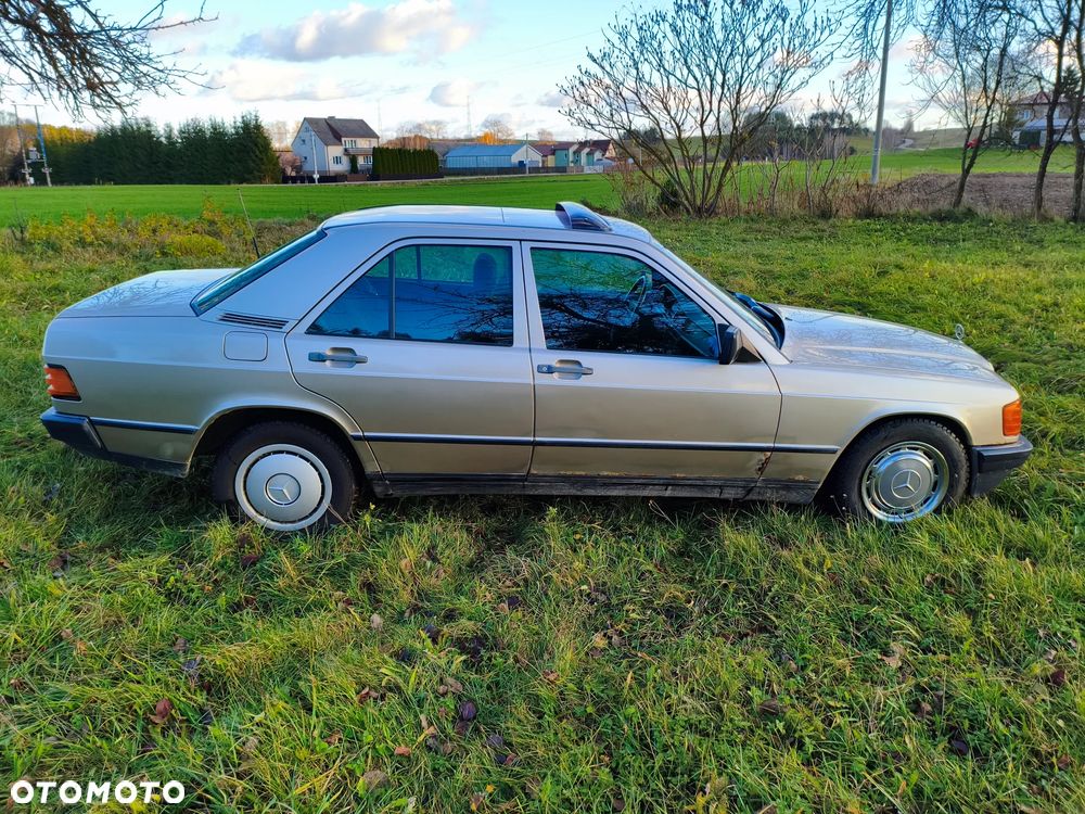Mercedes-Benz W201 (190) - 2