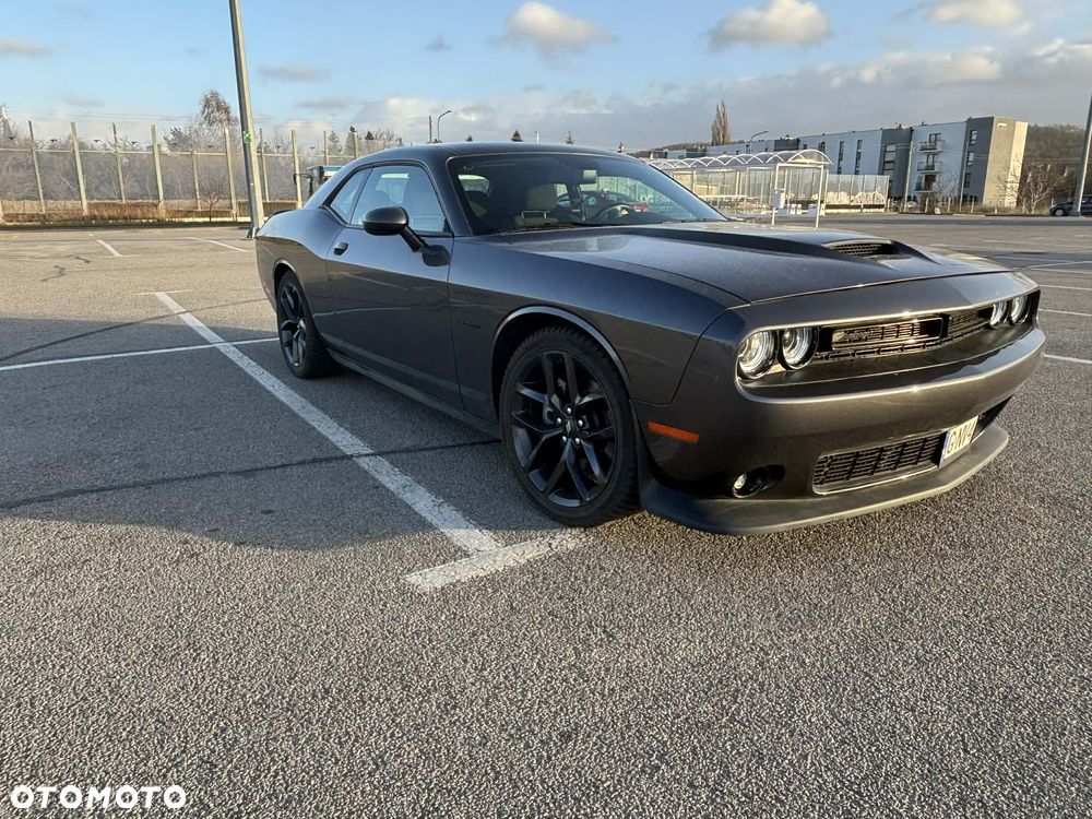 Dodge Challenger - 12