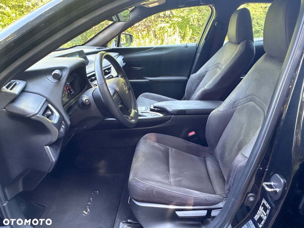 Lexus UX - 15