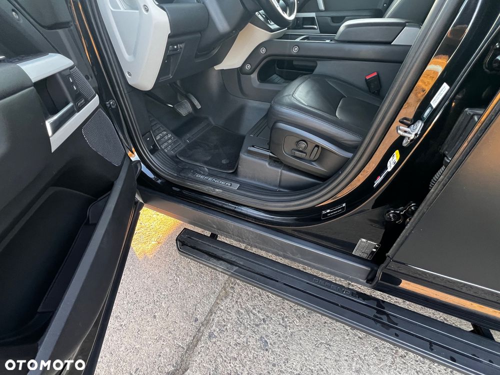 Land Rover Defender - 34