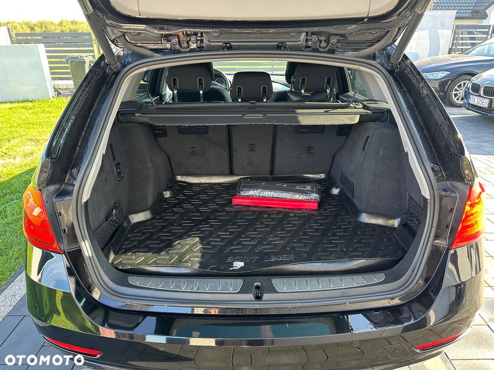 BMW Seria 3 318d Touring - 8