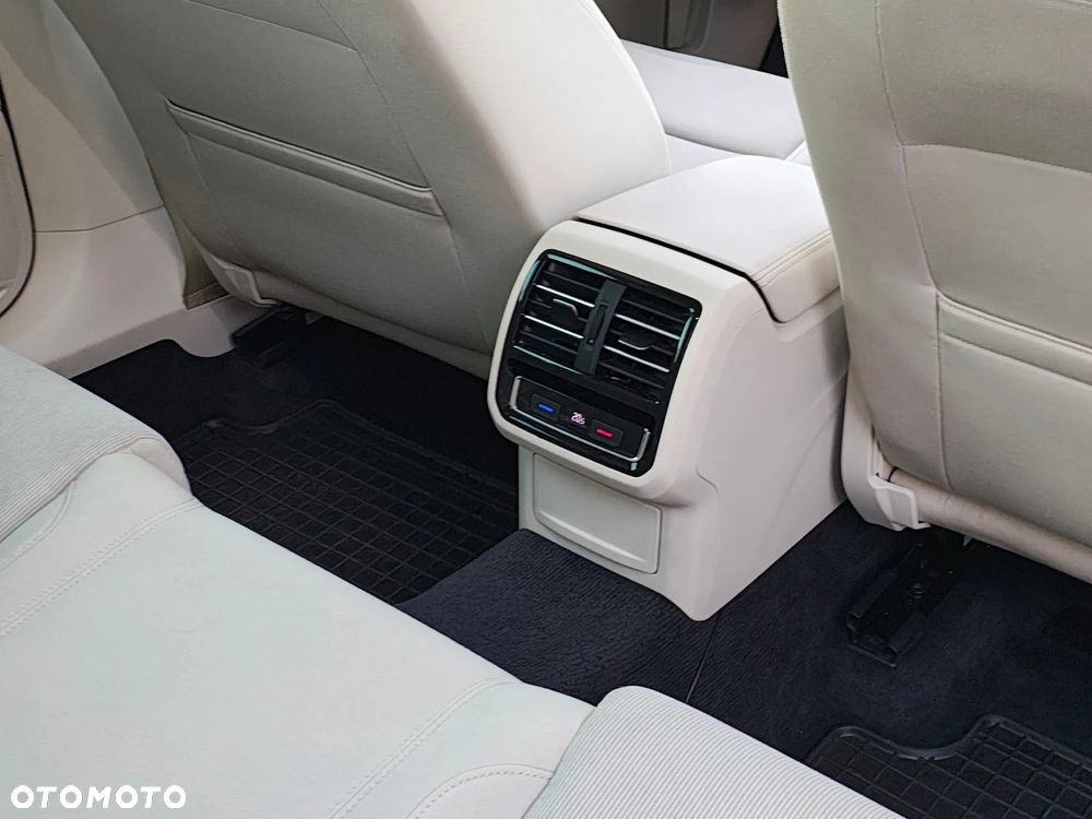 Volkswagen Passat - 15