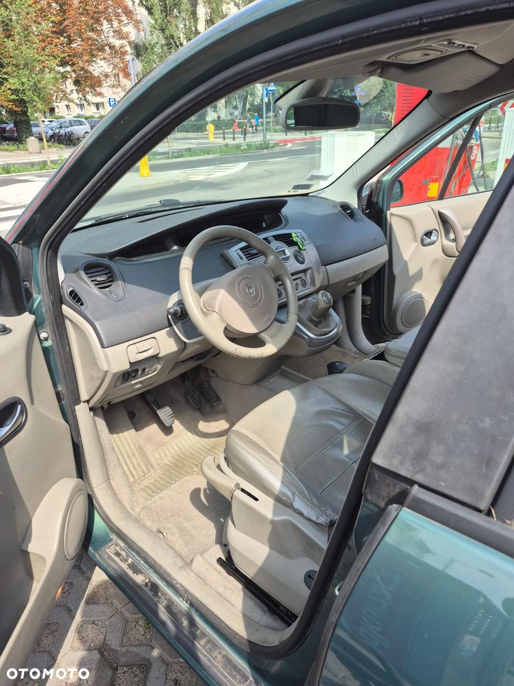 Renault Scenic 1.6 Confort Privilege - 25