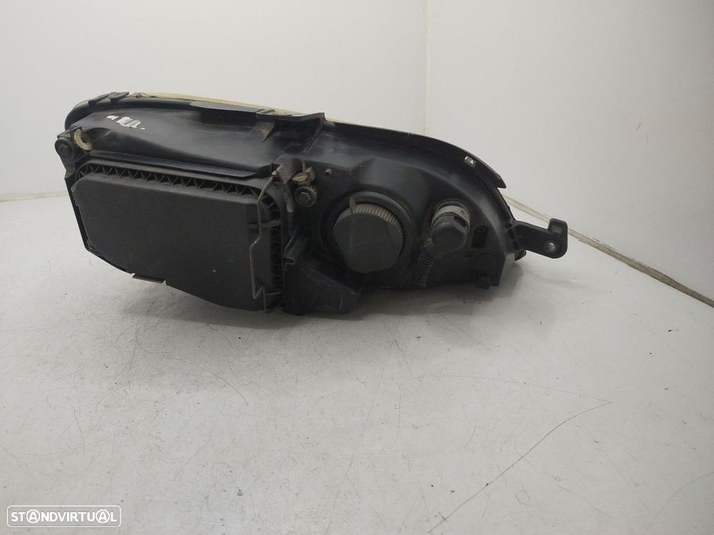 Farol/ Otica Dianteiro Esq Fiat Idea (350_) - 3