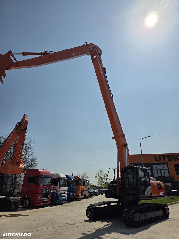 Hitachi SET BRATE LUNGI NOI 18m, cupa 0,9mc, 2019, 6.017h, gresare automata, latime 3,19m, 3 pompe hidr Hitachi, camera spate, camera laterala, consum mediu 13l/h, motor Isuzu 190CP, JAPONIA, doar 377h deplasare lant 80% ok, leasing 3 ani-PROMOTIE 131.900Eur - 22