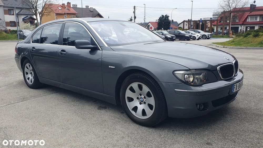 BMW Seria 7 740i - 24