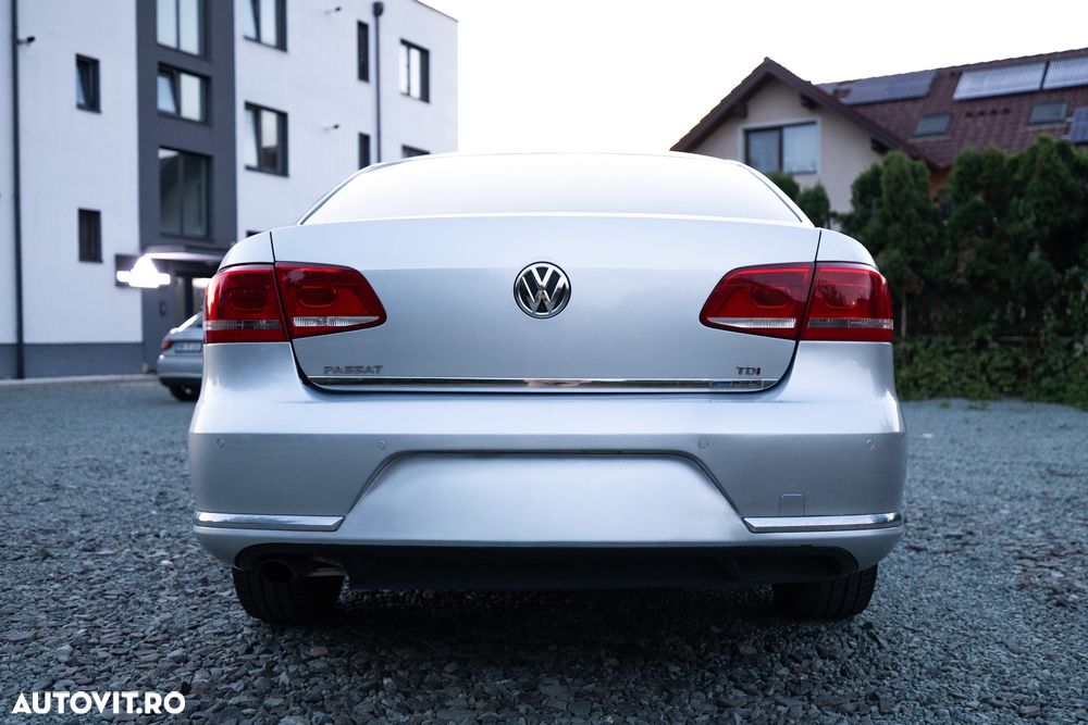 Volkswagen Passat 1.6 TDI DPF BlueMotion Technology Comfortline - 8