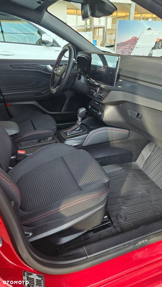 Ford Focus 1.0 EcoBoost Hybrid ST-LINE X - 23