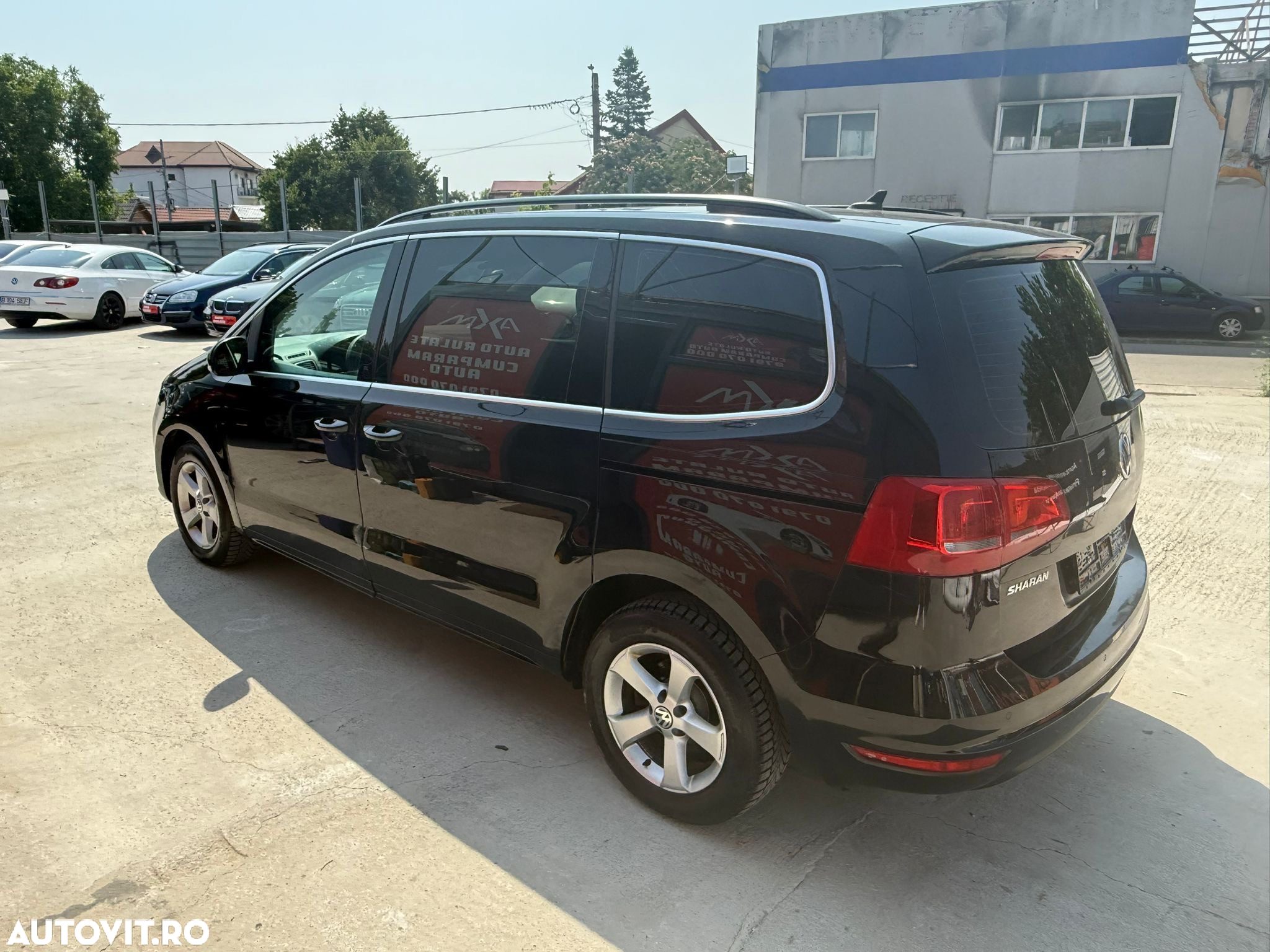 Volkswagen Sharan 2.0 TDI DSG Comfortline - 4