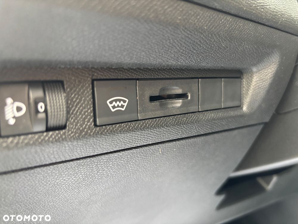 Peugeot 308 SW BlueHDi 130 EAT8 Stop & Start Active Pack - 17
