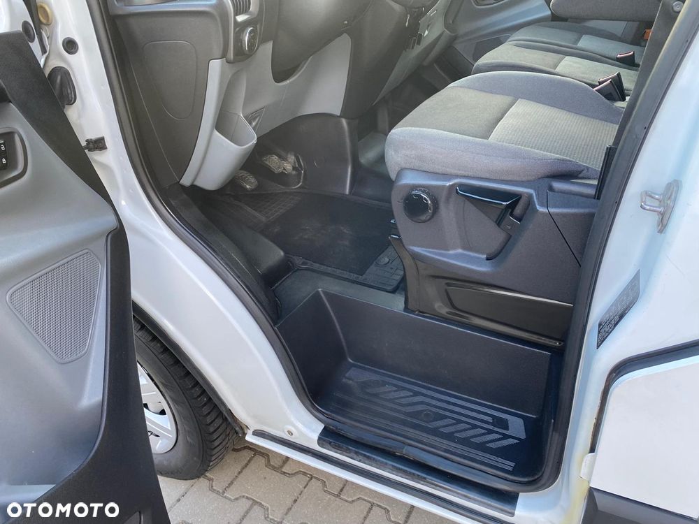 Ford TRANSIT CUSTOM - 11