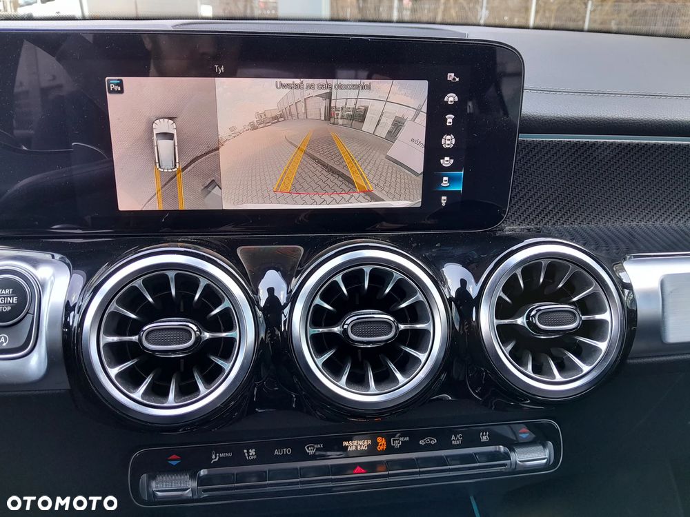 Mercedes-Benz GLB - 12