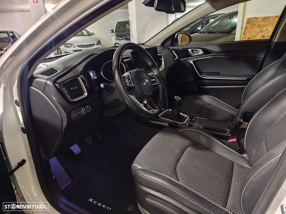 Kia XCeed 1.6 CRDi MHEV Drive - 22