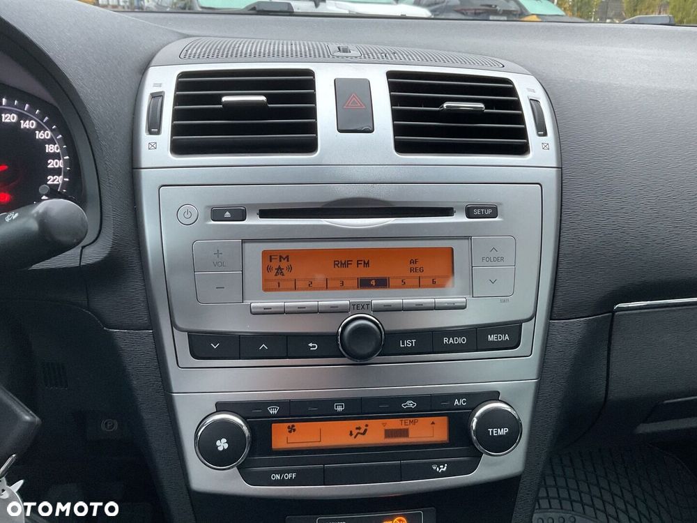 Toyota Avensis 1.6 Luna - 9