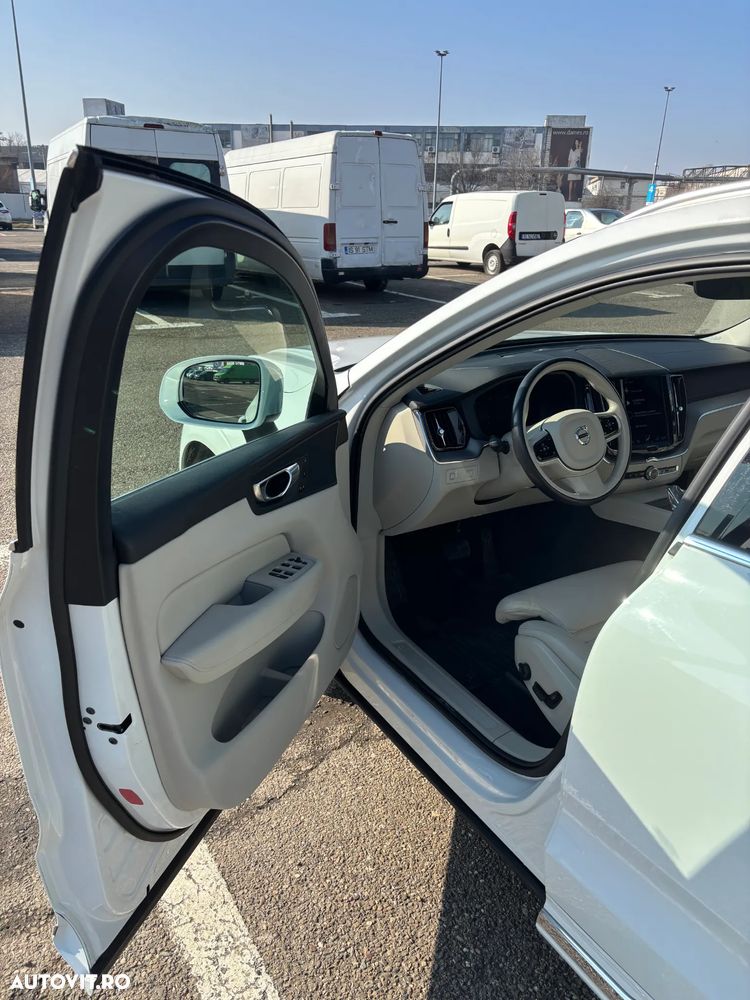 Volvo XC 60 B4 D Plus Dark - 9